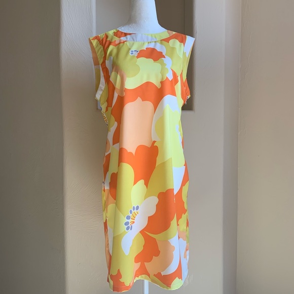 BCBGMaxAzria Dresses & Skirts - BCBGMaxAzria Retro Sheath Dress